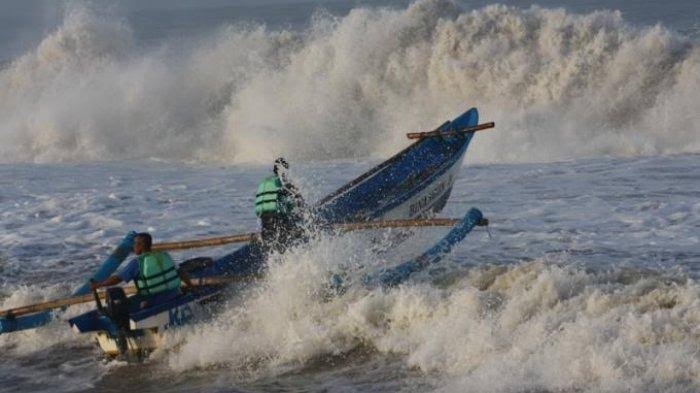 Peringatan BMKG Gelombang Tinggi di Berbagai Wilayah Indonesia