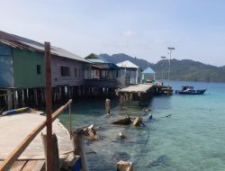 Jembatan Depan Rumah Bupati Anambas Roboh