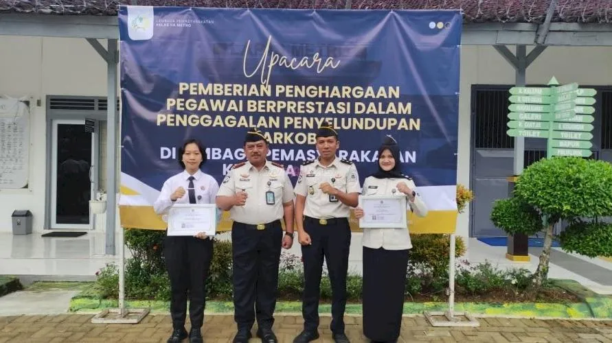 Dua Petugas Wanita Lapas Metro Diganjar Penghargaan Usai Gagalkan Penyelundupan Narkoba