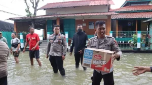 Kapolda Metro Jaya Salurkan Bantuan Dan Layanan Untuk Korban Banjir Bekasi