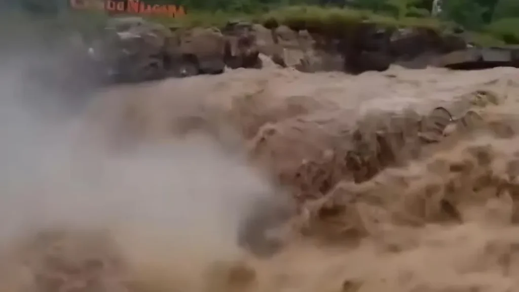 Sungai Cipamingkis Bogor Meluap Akibat Hujan Deras Warga Bekasi Diimbau Waspada