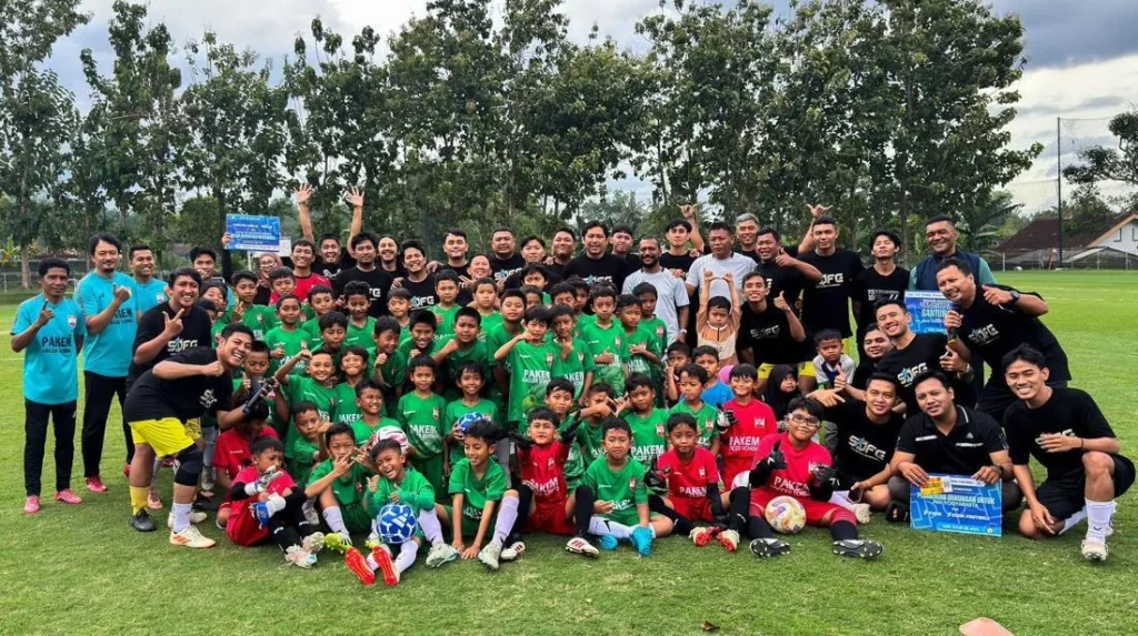 Sjfc Gelar Coaching Clinic Gandeng Legenda Timnas Erol Iba Dan Jendri Pitoy