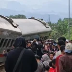 Imbas Ka Bangunkarta Anjlok Kai Batalkan 8 Perjalanan Kereta Api
