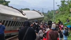 Imbas Ka Bangunkarta Anjlok Kai Batalkan 8 Perjalanan Kereta Api