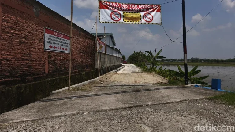 Warung Mi Babi Sukoharjo Ditolak Warga Pengelola Siap Mediasi Cari Solusi