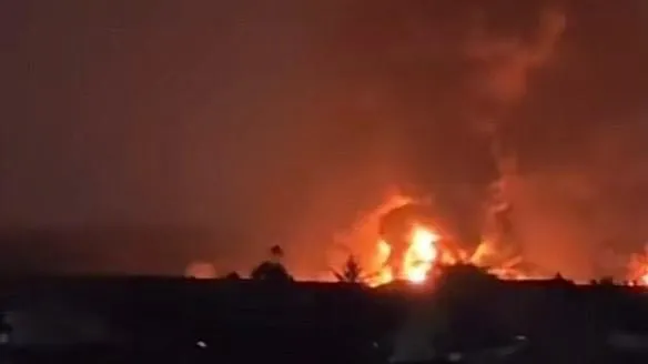 Kebakaran Hebat Landa Pabrik Karet Di Tanah Tinggi Tangerang