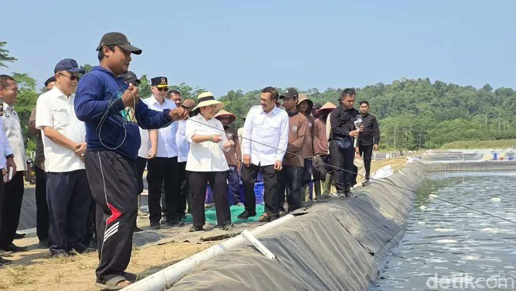 Titiek Soeharto Sapa Napi Nusakambangan Senang Ada Kesibukan Dan Premi