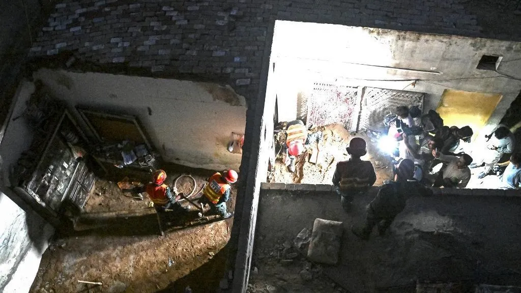 Atap Pusat Bimbingan Belajar Di Pakistan Ambruk 14 Anak Tewas